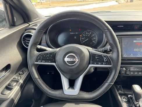 Used 2023 Nissan Kicks SR w/ SR Premium Package FWD image 18