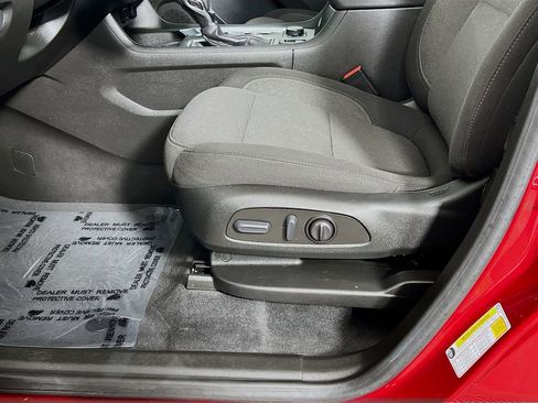 Used 2023 Chevrolet Traverse LT FWD image 18