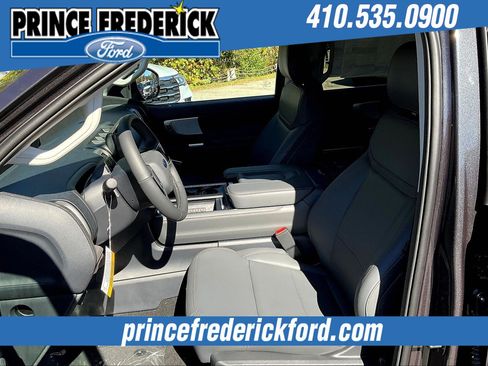 New 2025 Ford Expedition Active image 9