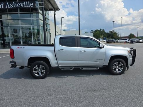 Used 2017 Chevrolet Colorado Z71 RWD image 2
