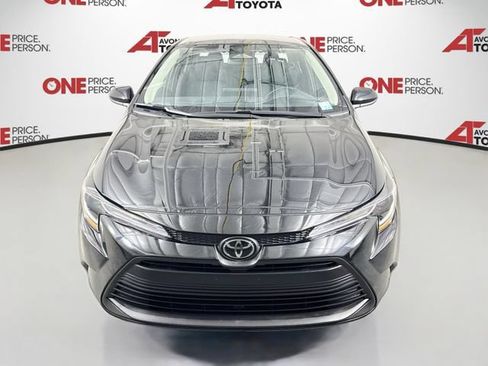 Certified 2025 Toyota Corolla LE FWD image 3