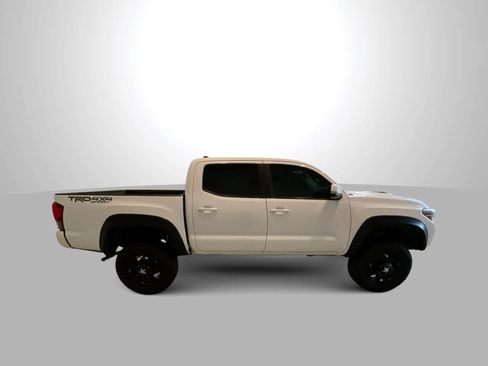 Used 2019 Toyota Tacoma TRD Sport w/ Technology Package AWD/4WD image 9