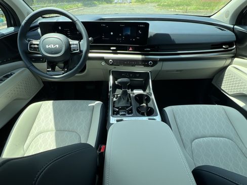 New 2026 Kia Carnival SX w/ SX Dark Edition Package FWD image 32