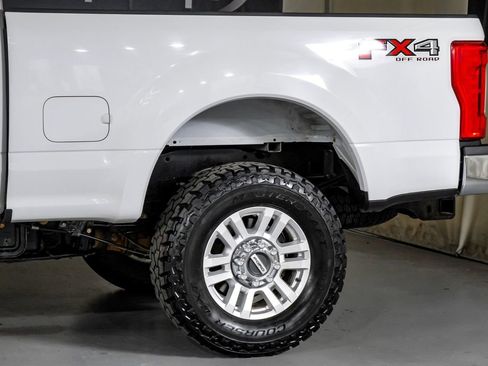 Used 2017 Ford F250 XLT w/ XLT Value Package AWD/4WD image 13