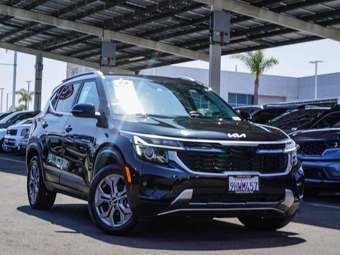 Certified 2024 Kia Seltos S FWD image 2