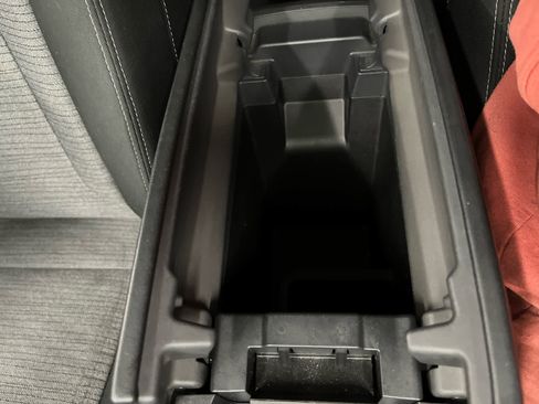 Used 2023 Nissan Rogue SV image 27