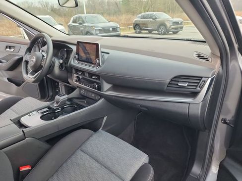 Used 2023 Nissan Rogue SV image 14