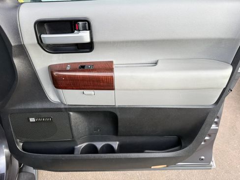 Used 2014 Toyota Sequoia Platinum w/ Preferred Accessory Package AWD/4WD image 24