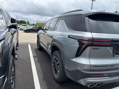 Used 2024 Chevrolet Traverse Z71 w/ Enhanced Driving Package AWD/4WD image 4