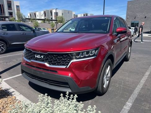 Used 2023 Kia Sorento LX image 1