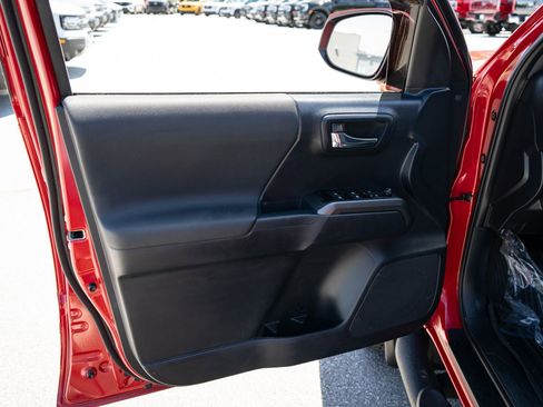 Used 2021 Toyota Tacoma TRD Off-Road AWD/4WD image 16