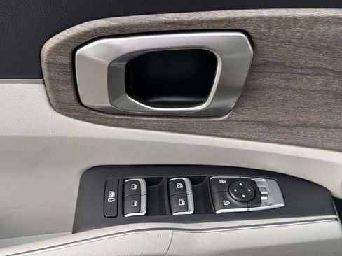 Used 2023 Kia Sorento S w/ Panoramic Sunroof Package image 16
