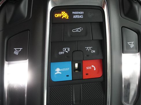 Used 2024 Dodge Charger R/T w/ Plus Group image 25