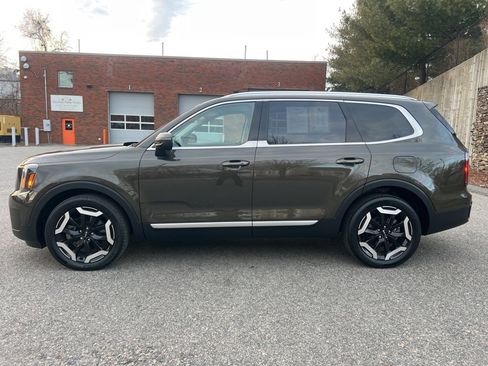 Certified 2024 Kia Telluride EX w/ EX Captain's Chair Package image 2