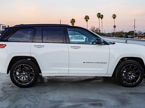 New 2025 Jeep Grand Cherokee Summit image 13