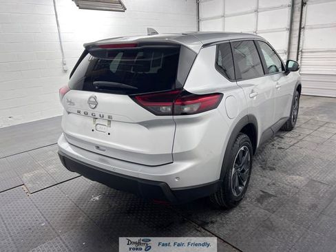 Used 2025 Nissan Rogue SV image 7