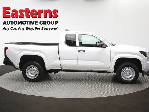 Used 2025 Toyota Tacoma 2WD Xtracab image 41