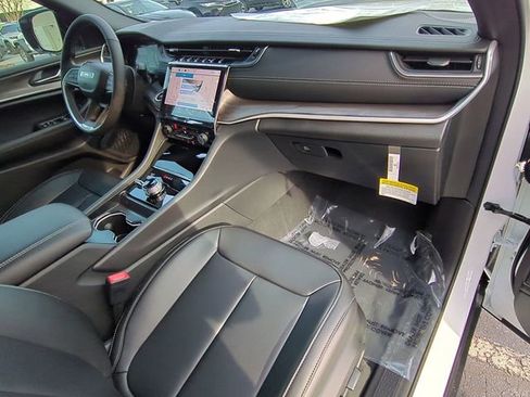 New 2025 Jeep Grand Cherokee L Limited image 40