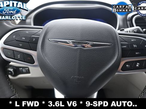 Used 2023 Chrysler Pacifica Touring-L FWD image 18