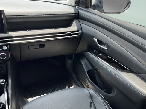 Used 2025 Hyundai Tucson Limited FWD image 16