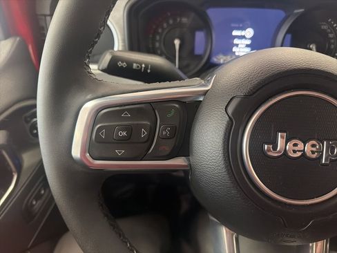Certified 2025 Jeep Wrangler Unlimited Sahara AWD/4WD image 8