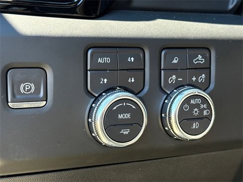Used 2024 GMC Sierra 2500 AT4X image 24
