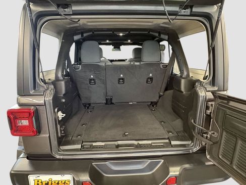 Used 2025 Jeep Wrangler Unlimited Rubicon AWD/4WD image 21