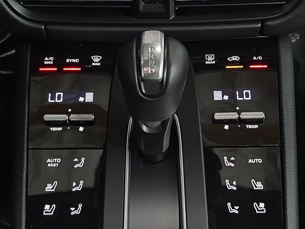 Certified 2026 Porsche Macan AWD/4WD image 19
