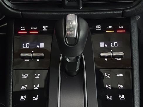 Certified 2026 Porsche Macan AWD/4WD image 19