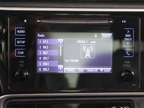 Used 2019 Toyota Corolla LE image 18