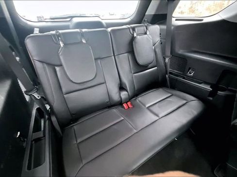 Used 2023 Ford Explorer XLT w/ Equipment Group 202A AWD/4WD image 28