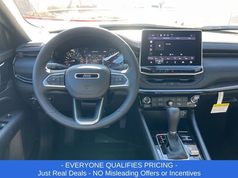 New 2026 Jeep Compass Latitude image 19