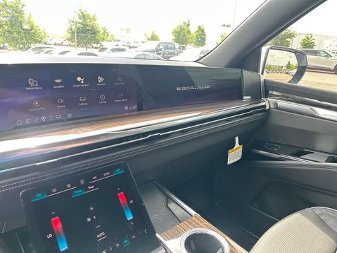 New 2026 Cadillac Escalade Luxury w/ LPO, Floor Liner Package AWD/4WD image 27