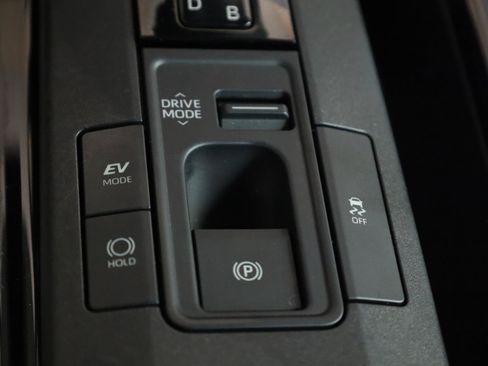Used 2024 Toyota Prius LE FWD image 40