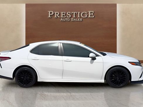 Used 2018 Toyota Camry SE FWD image 15