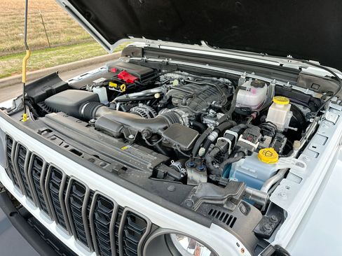 New 2025 Jeep Gladiator Sport image 24