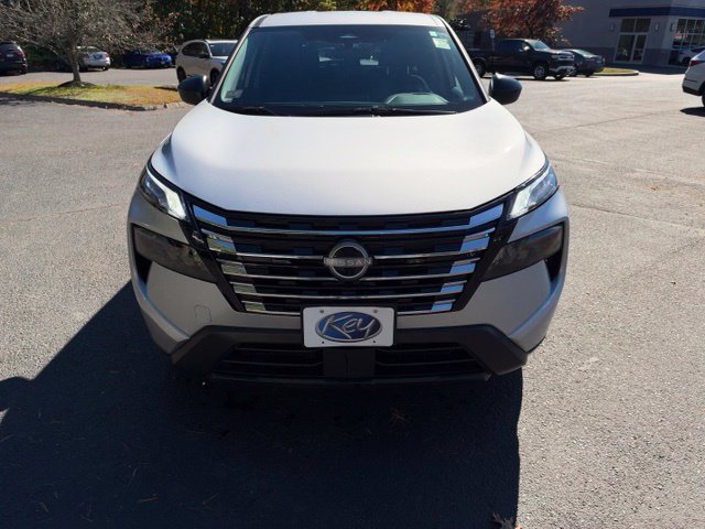 Used 2025 Nissan Rogue S AWD/4WD image 8