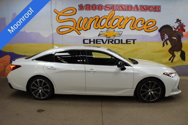 Used 2019 Toyota Avalon XSE FWD image 1