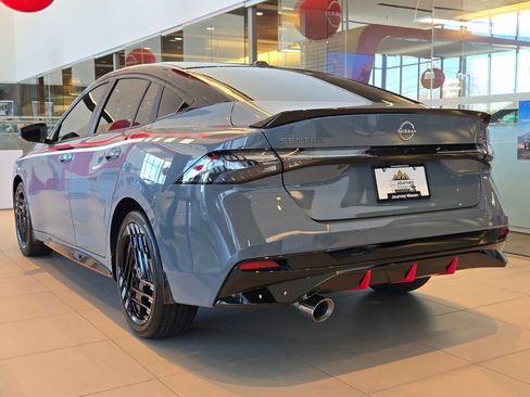 New 2026 Nissan Sentra SR w/ Floor Mat Package FWD image 8