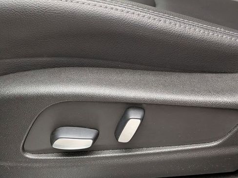 Certified 2023 Cadillac XT5 Luxury w/ LPO, Floor Liner Package AWD/4WD image 19