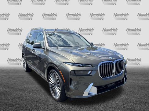 Used 2025 BMW X7 xDrive40i w/ Executive Package AWD/4WD image 3