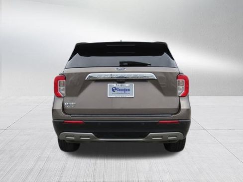 Used 2021 Ford Explorer XLT w/ Equipment Group 202A image 4