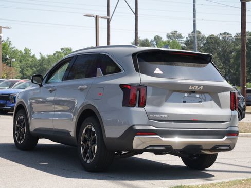 New 2026 Kia Sorento S FWD image 3