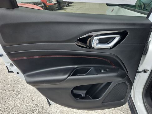 Used 2022 Jeep Compass Trailhawk image 12