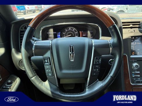Used 2017 Lincoln Navigator Select AWD/4WD image 9