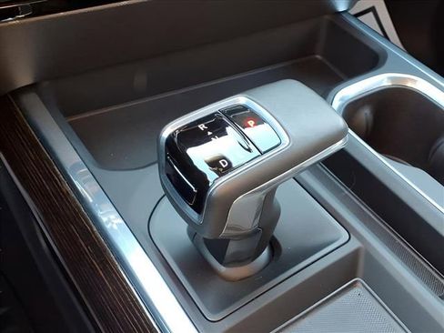 Used 2025 GMC Sierra 1500 Elevation image 9