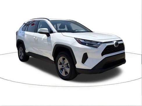 Used 2025 Toyota RAV4 XLE image 1