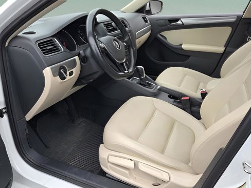 Used 2017 Volkswagen Jetta SE image 11