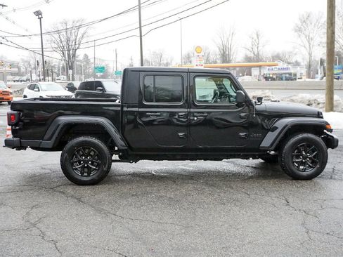 Used 2022 Jeep Gladiator Sport AWD/4WD image 13