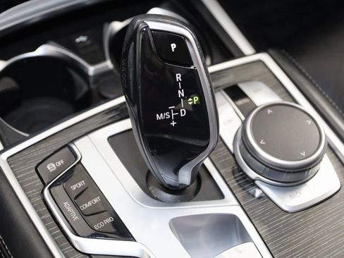 Used 2022 BMW 750i xDrive w/ M Sport Package image 7